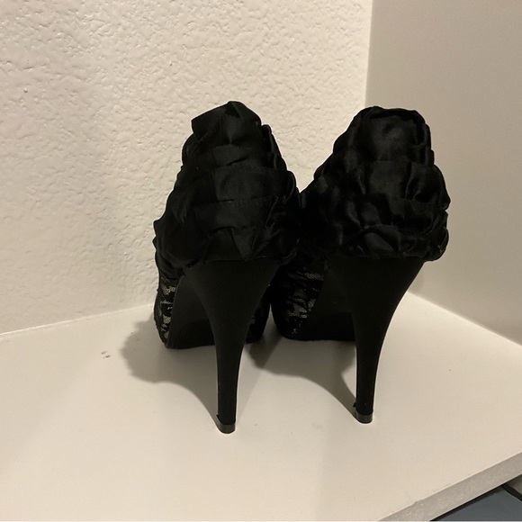 Sexy Black Lace and Ruffle Heels, Sz 9.5 - Picture 3 of 7